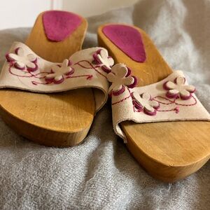 Sanita shoes, 8.5. Size 39,Stylish Floral Embellished Sandals